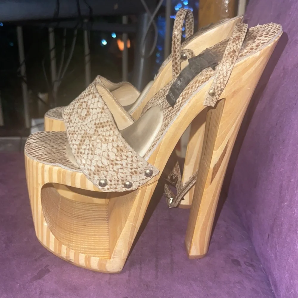 Vintage Like New Dallas Heights 7” platformWood Heels size 5 snake print leather